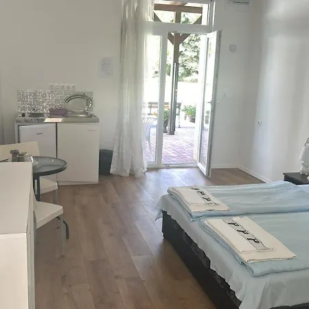 Апартаменты Fenyves Parti Vendeghaz